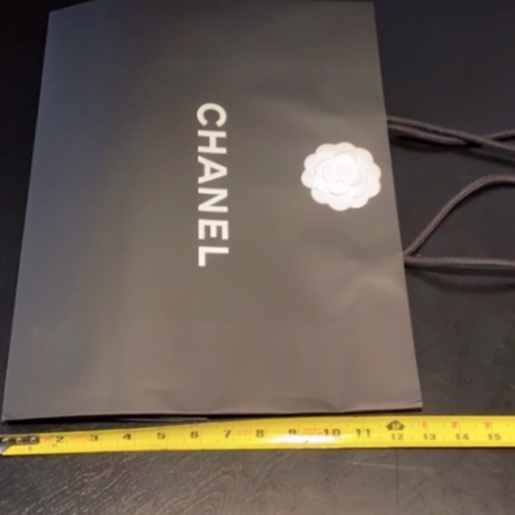 Chanel Gift Black & White Bag - Picture 2 of 4
